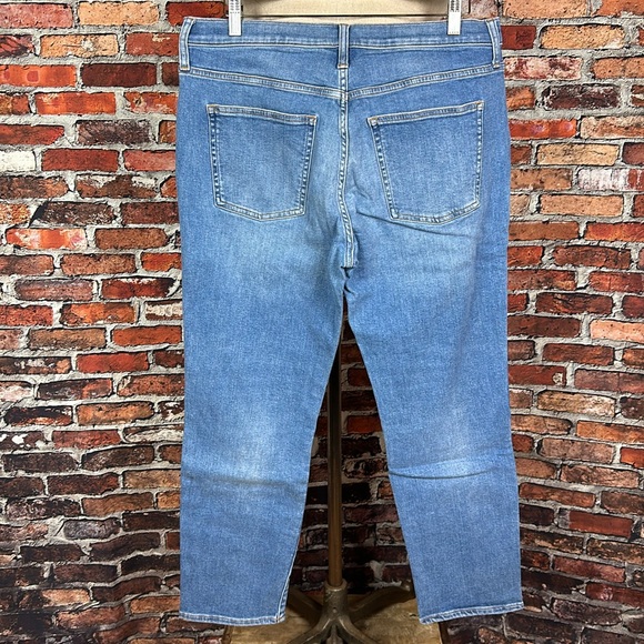 J Crew women’s Vintage Slim Straight mid-rise 9”Jean. Size 32/14 - Picture 3 of 7